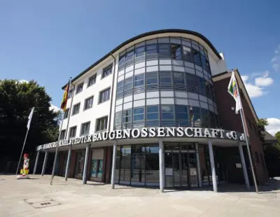  Der moderne dreistöckige Bau in der Bargteheider Straße ist seit 2001 die neue Zentrale der HARABAU.